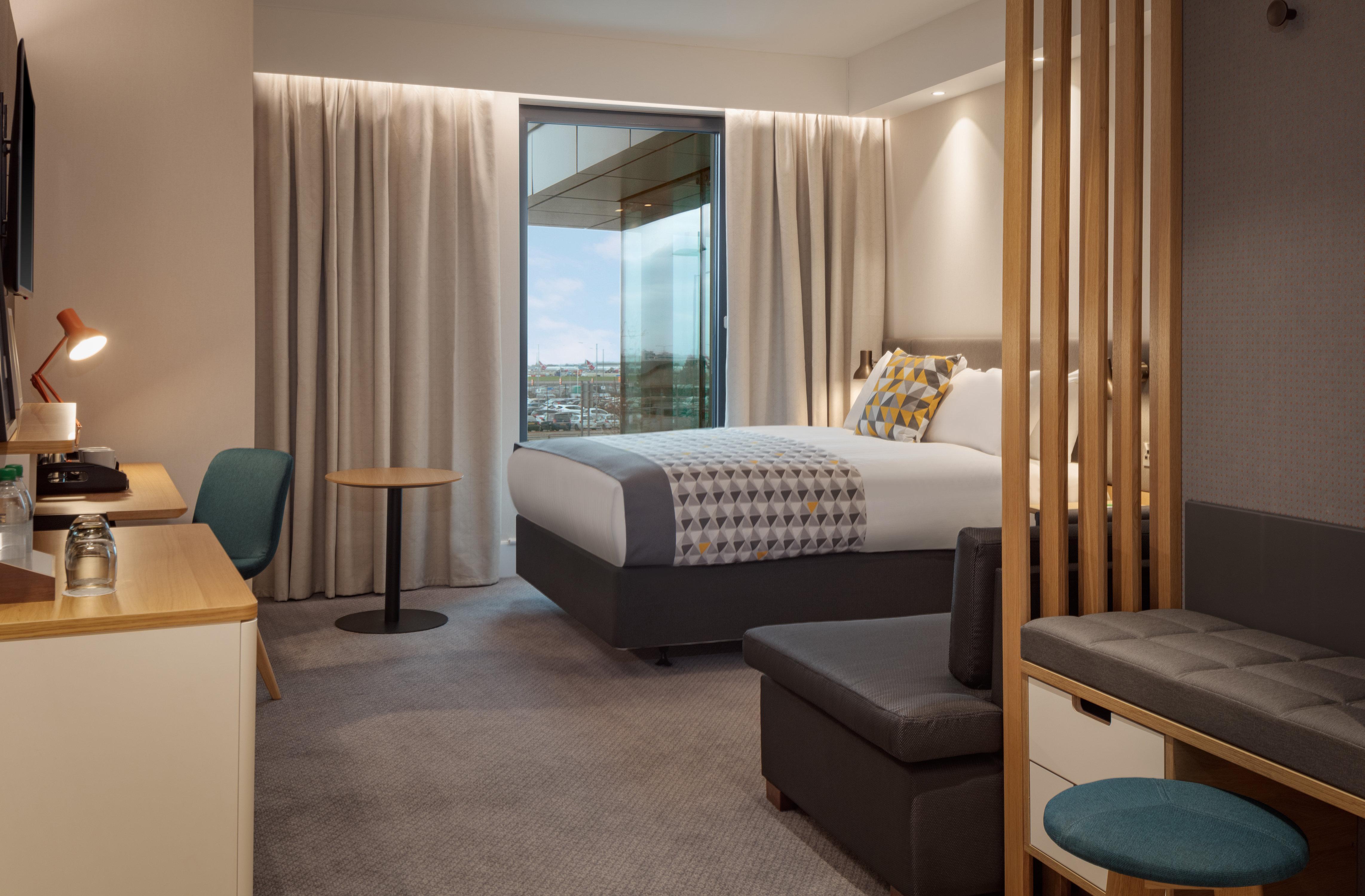Holiday Inn London Heathrow - Bath Road By Ihg West Drayton  Exterior photo