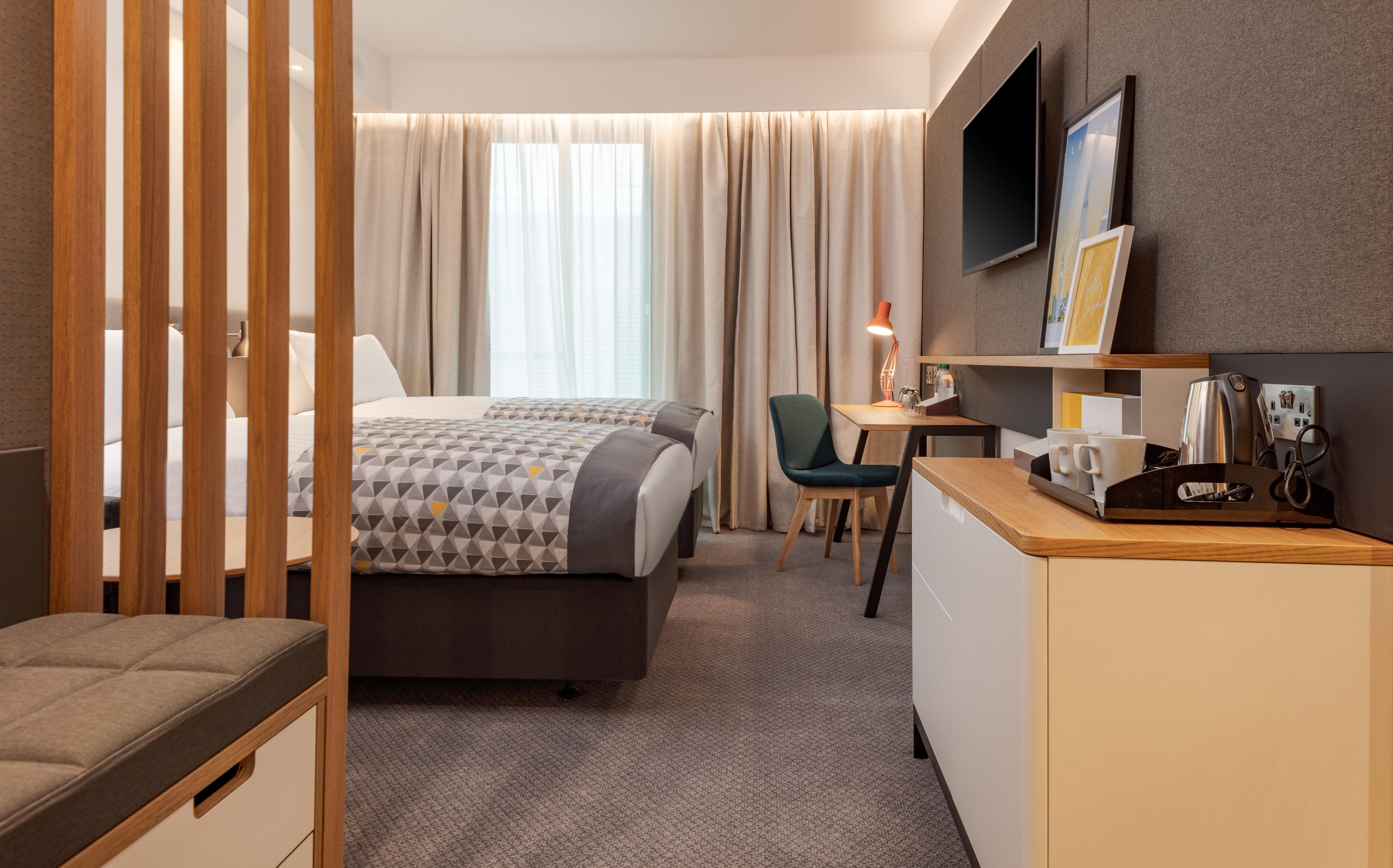 Holiday Inn London Heathrow - Bath Road By Ihg West Drayton  Exterior photo