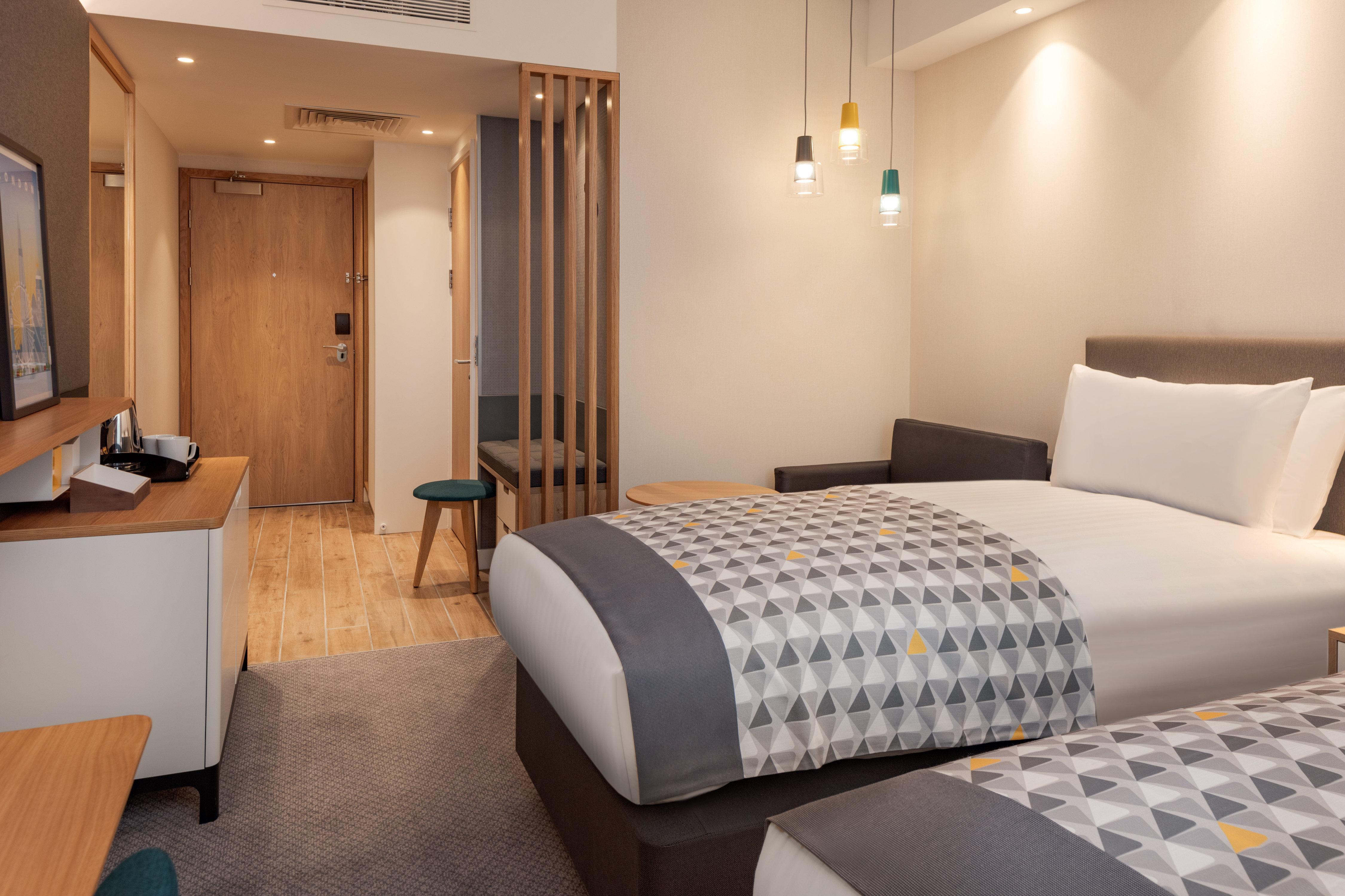 Holiday Inn London Heathrow - Bath Road By Ihg West Drayton  Exterior photo