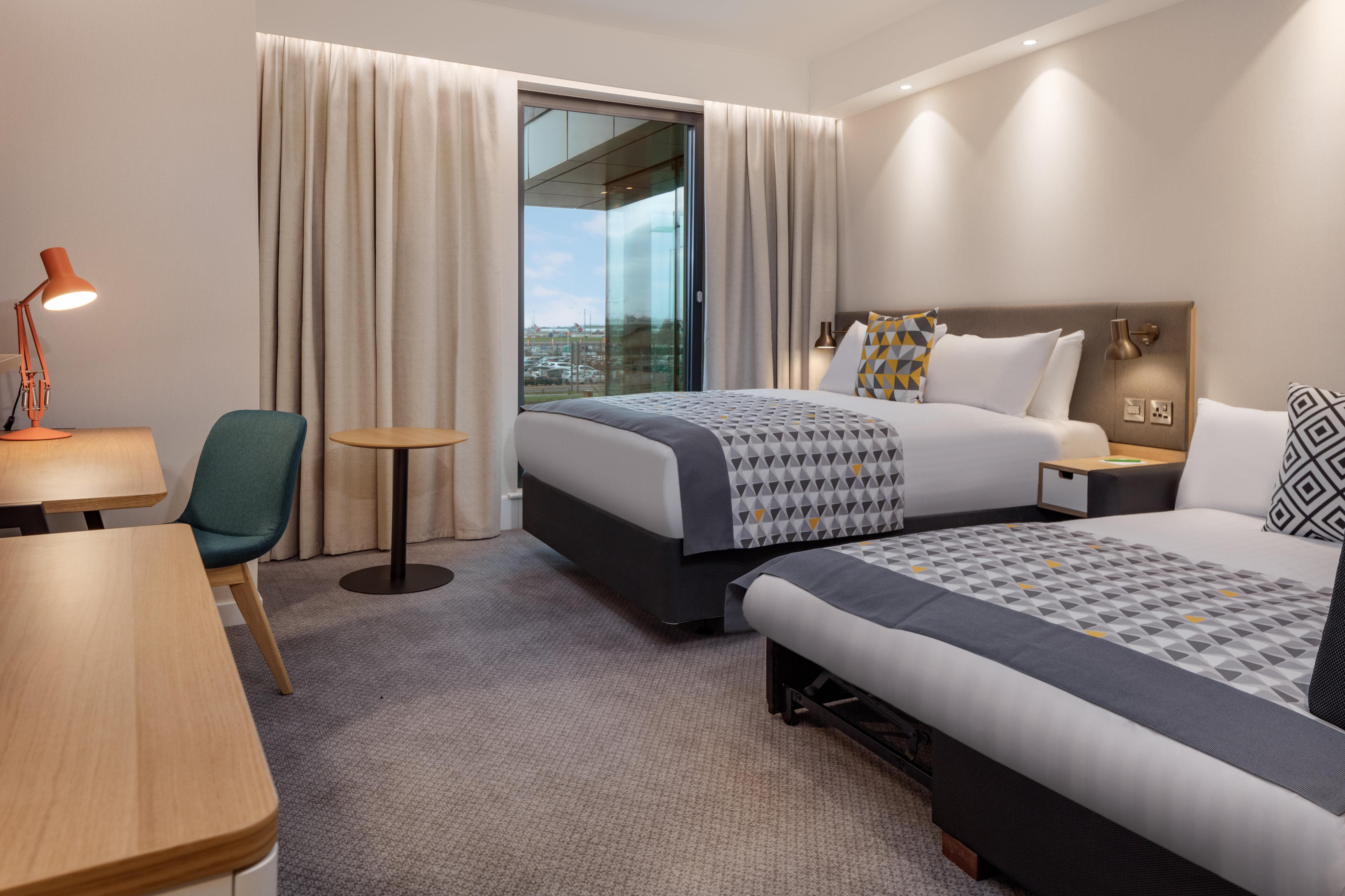 Holiday Inn London Heathrow - Bath Road By Ihg West Drayton  Exterior photo
